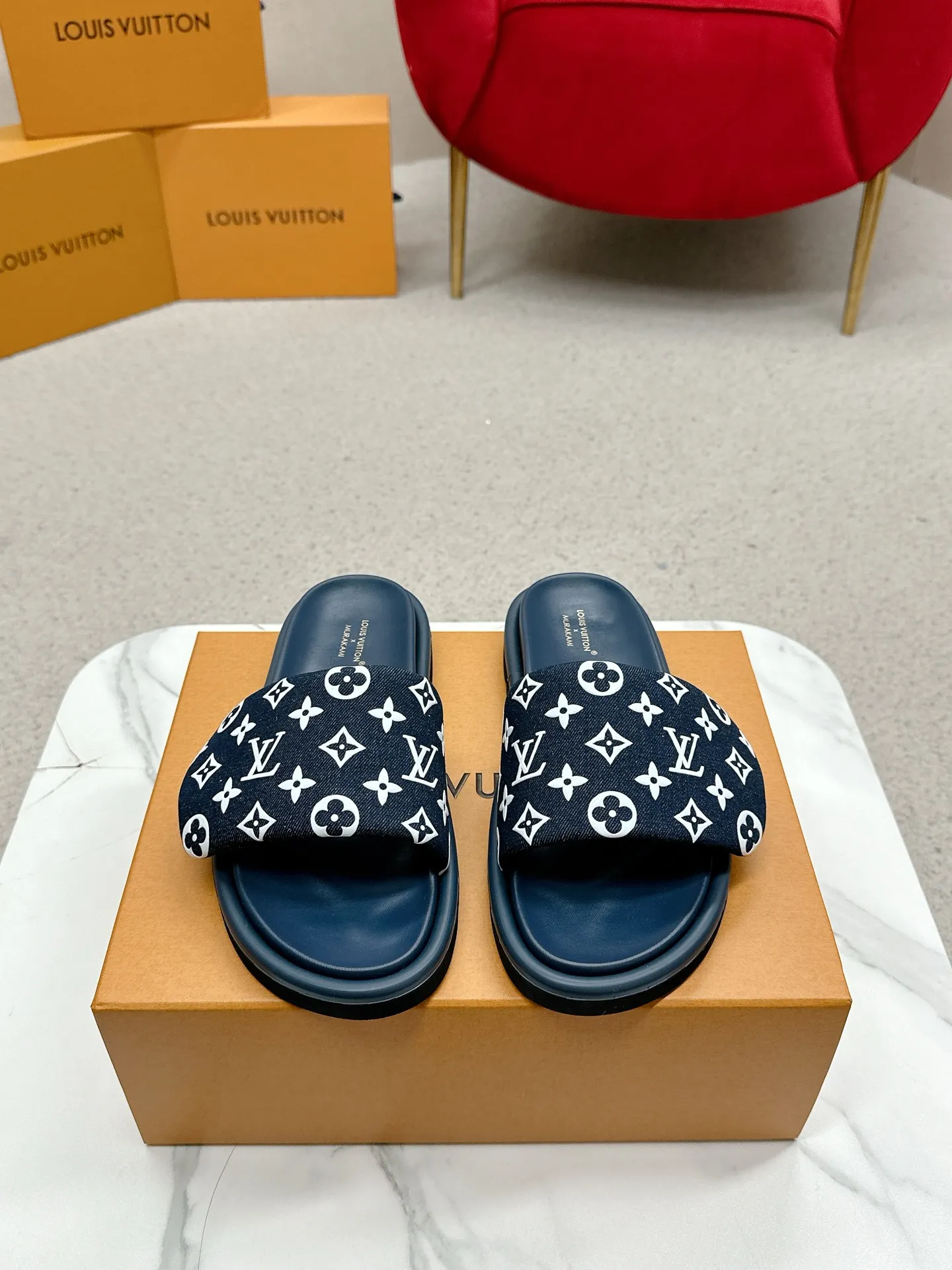 👟👟Ex-factory price 420👟👟 LV Louis Vuitton Full of high-end feel! A popular model among bloggers at home and abroad, it’s retro and fashionable and looks amazing on your feet! Mainly recommended model on the official website★ ━━━━━ ЅᏇєєt ━━━━━ ▪️Upper: original calfskin ➕5D printing process ▪️Inner: imported mixed sheepskin ▪️Outsole: original molded foam outsole ▪️Size: Female 35-40 Men's 39-44 (women's 41 men's 45)
